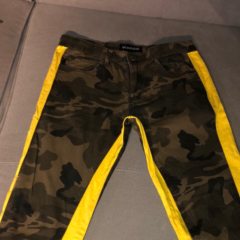 Fitted came cargos. With zippers